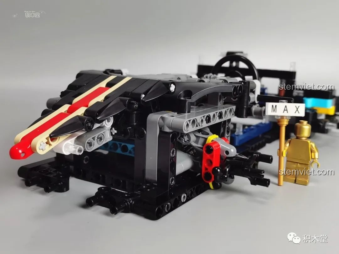 Hướng dẫn cắt ống mềm phía sau xe theo tỉ lệ 1:1 trong sách hướng dẫn Mould King 13060 Pagani Zonda R.