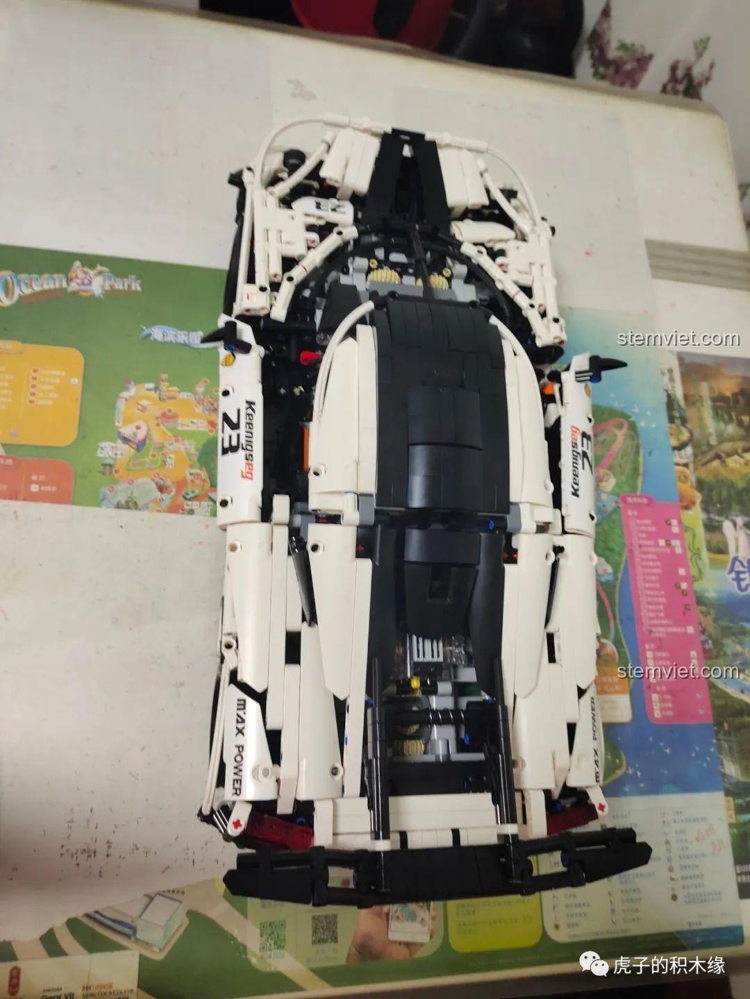 Review Mould King 13120S Kiệt tác công nghệ Koenigsegg One:1, nhìn từ phía sau.