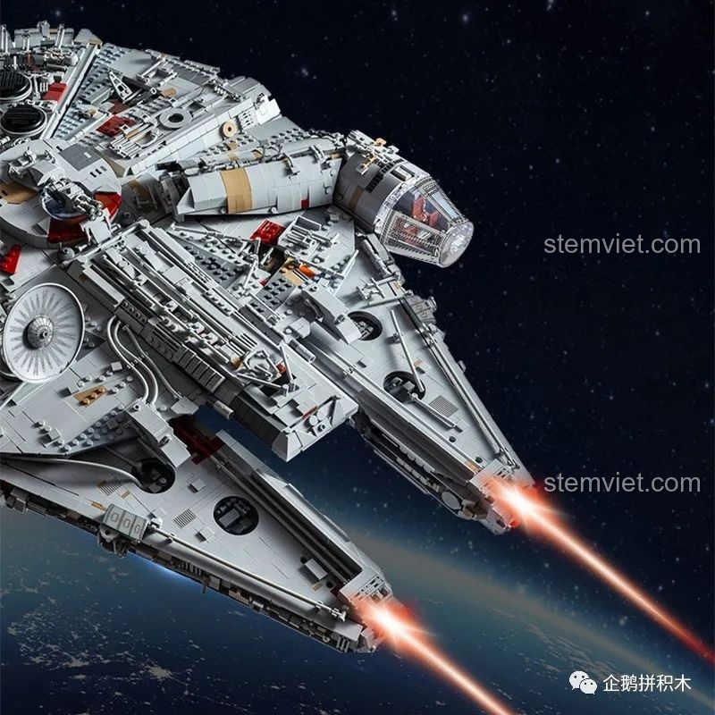 Hình ảnh Tàu Thiên Niên Kỷ Mould King 21026 bay trong không gian, với hiệu ứng tia laser từ động cơ, thể hiện tính năng động của mô hình.