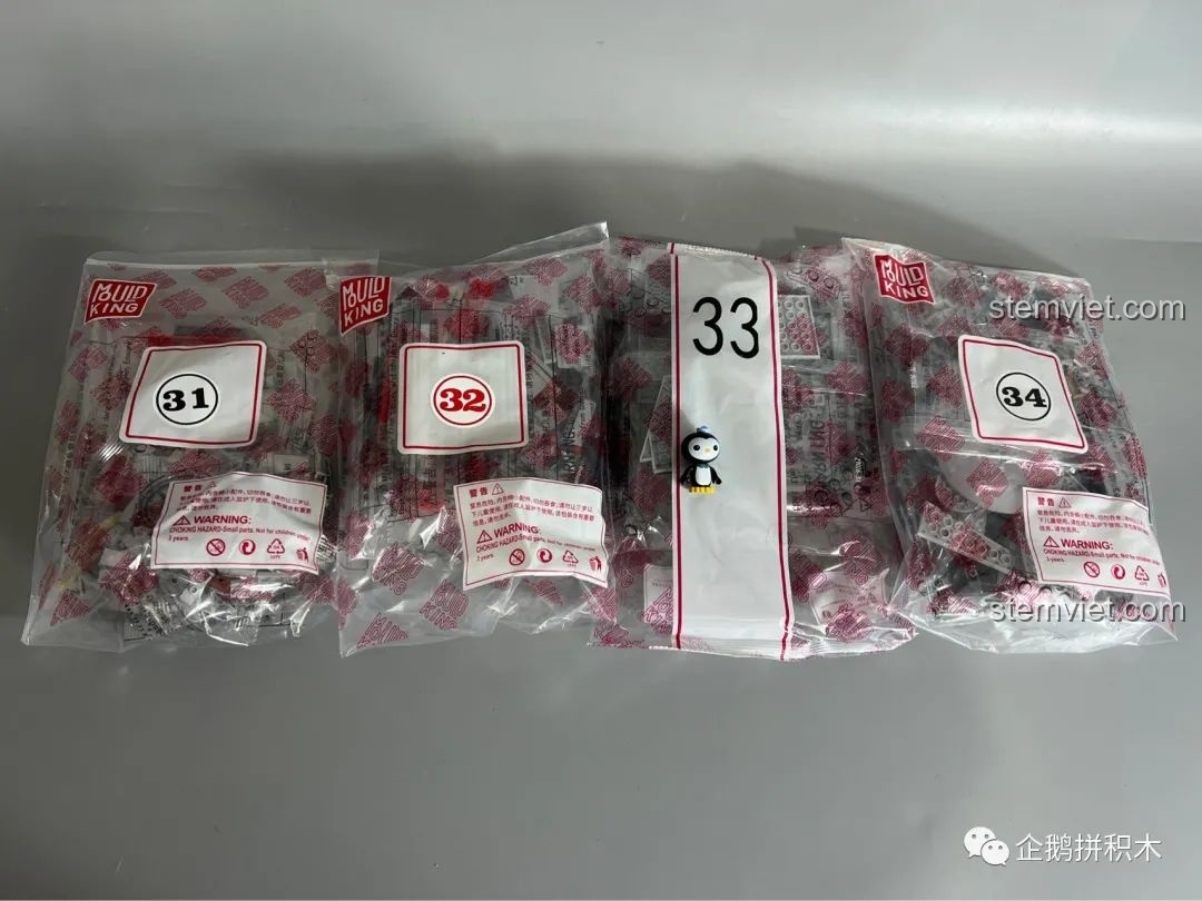 Các gói mảnh ghép được đánh số từ 31 đến 34 của bộ lắp ráp Tàu Thiên Niên Kỷ Mould King 21026, hoàn tất việc phân loại các chi tiết.