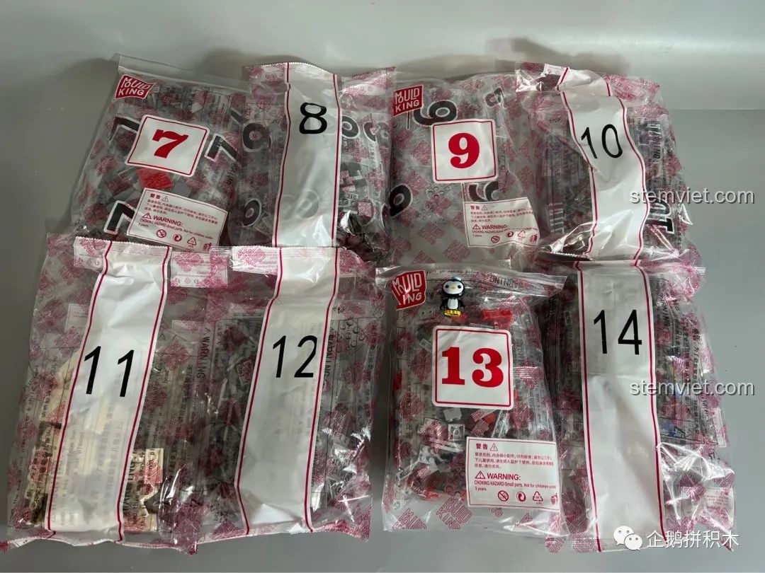 Các gói mảnh ghép được đánh số từ 7 đến 14 của bộ lắp ráp Tàu Thiên Niên Kỷ Mould King 21026, tiếp tục quá trình phân loại chi tiết.