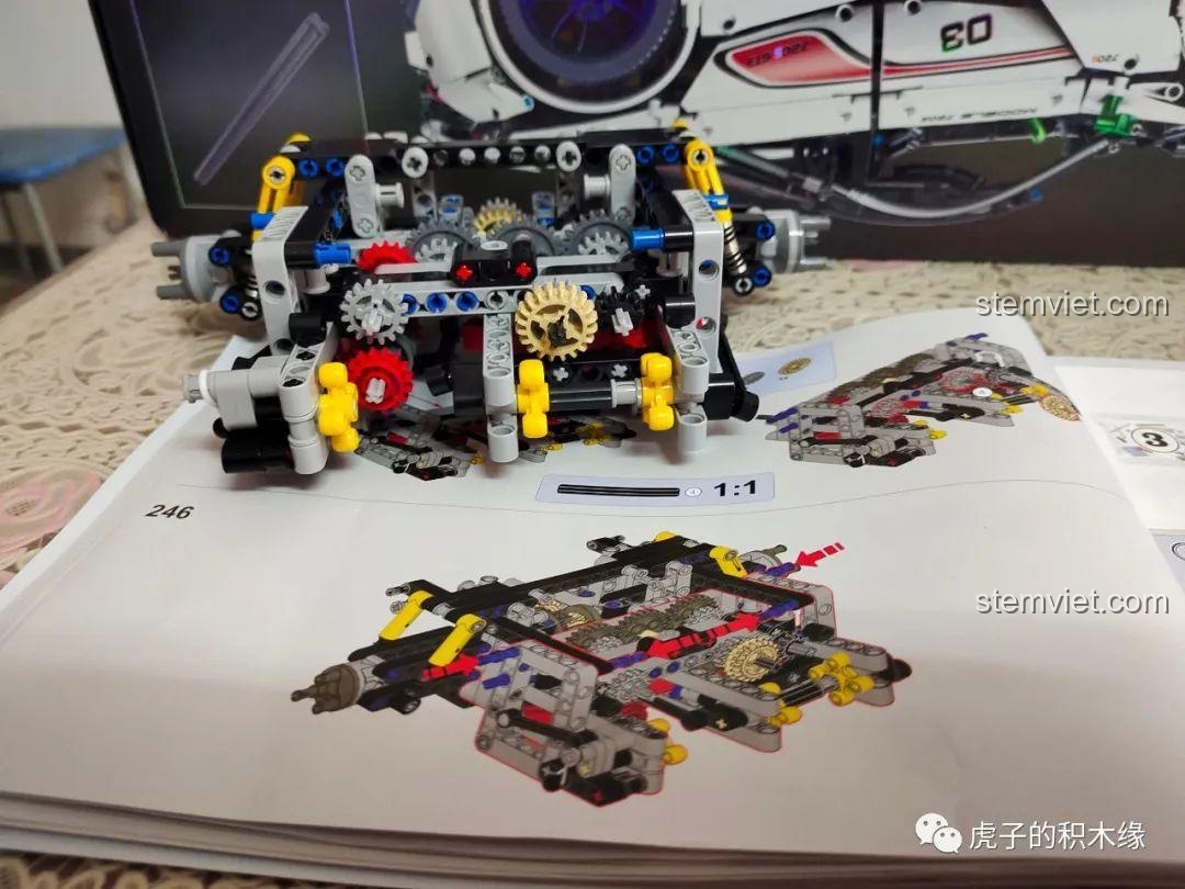 Trang hướng dẫn Mould King 13145 McLaren 720S với bước 670, nhắc nhở kiểm tra hoạt động cánh gió sau. Cảm nhận Mould King 45 Mô hình McLaren 720S.