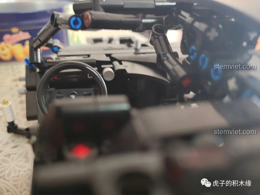 Quá trình lắp ráp khung gầm của Mould King 13145 McLaren 720S, với các chi tiết cơ bản và sách hướng dẫn. Bộ lắp ráp Mô hình McLaren 720S 13145 D giá hời.