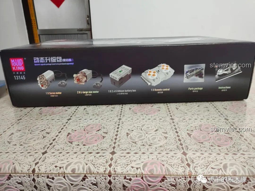 Mặt bên hộp Mould King 13145 McLaren 720S, liệt kê các phụ kiện động cơ và điều khiển từ xa để nâng cấp. Bộ lắp ráp McLaren 720S 145 chất lượng cao giá tốt.