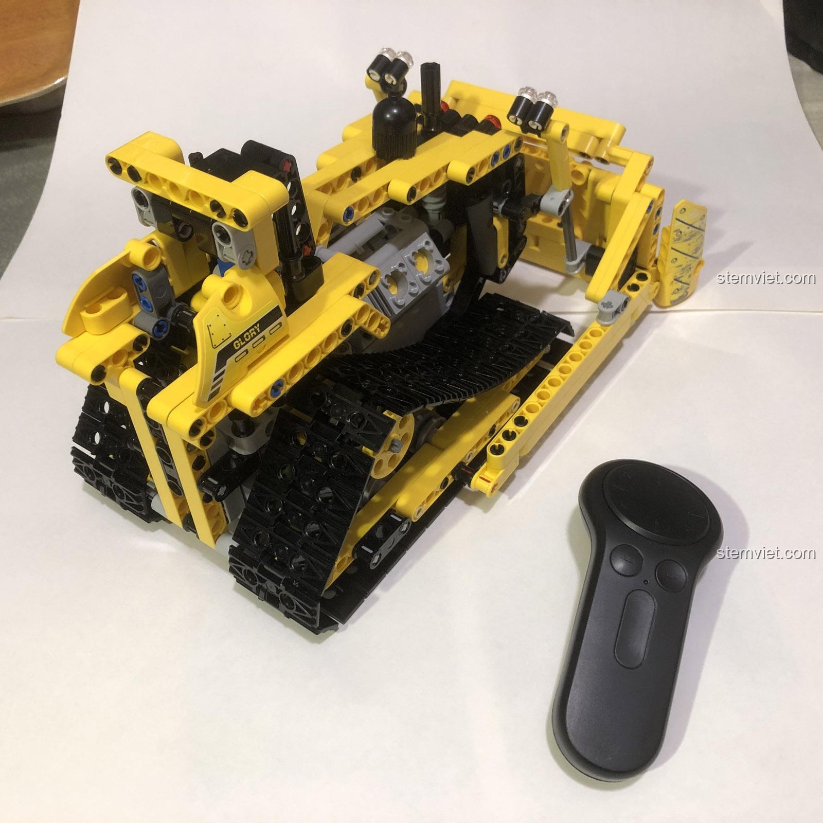 Ảnh review thực tế từ người dùng về bộ lắp ráp xe ủi đất 13015, chất lượng tốt, giá rẻ.