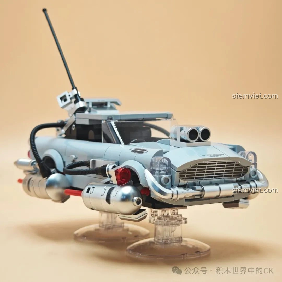Góc nhìn 3/4 từ phía trước của mô hình Pinbo PB8802 Xe DeLorean Bay ở chế độ bay.