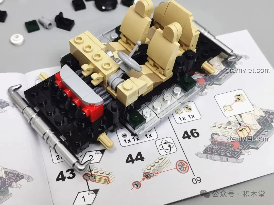 Lắp đặt bảng điều khiển và vô lăng vào nội thất Xe MINI Camper PB8804.