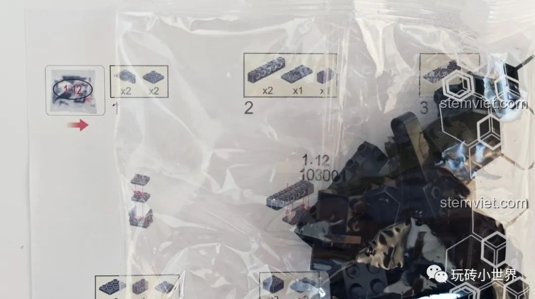 Chi tiết túi mảnh ghép của bộ lắp ghép Qizhile 103001 Thỏ Cát Lợi với số thứ tự, đồ chơi lắp ghép Đầu Thỏ 103 001.