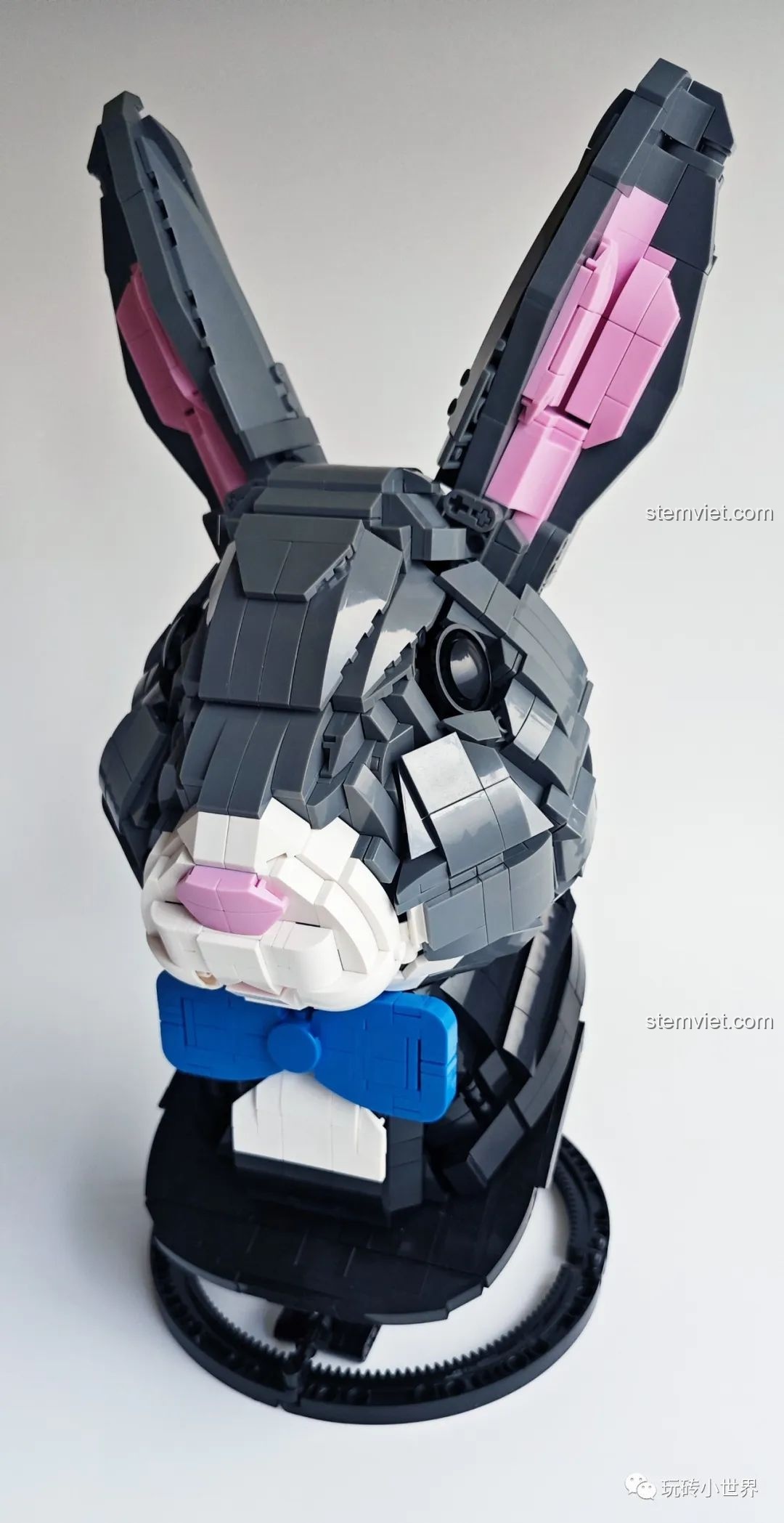 Góc nhìn khác của mô hình Thỏ Cát Lợi Qizhile 103001, thể hiện các lớp mảnh ghép tạo hình 3D, cảm nhận Qizhile QZ103001 Tượng Thỏ.