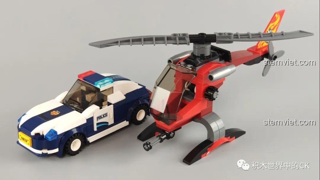 Trực thăng và xe cảnh sát đã hoàn thiện, sẵn sàng cho các nhiệm vụ truy đuổi tội phạm trong bộ Qman 1937.