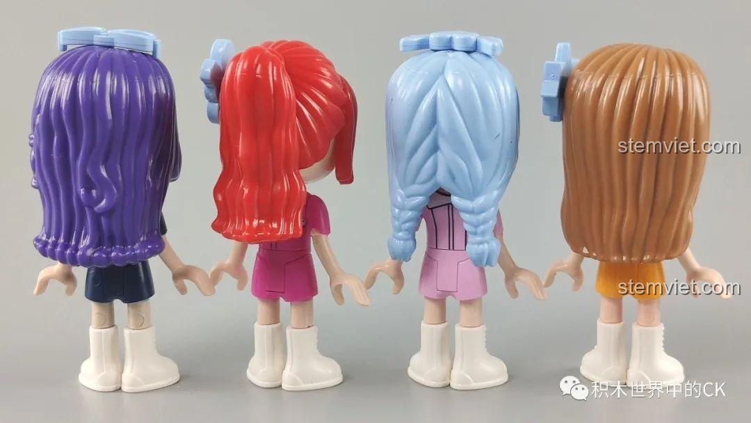 Cận cảnh mặt sau của 4 minifigures Tuyết Lê, Đào Lạc Tư, Ngải Bỉ, Ngải Lệ từ bộ QMAN 2031.