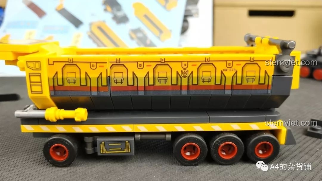 Thùng xe của mô hình SEMBO 107002 Xe Vận Tải Đổ CN373 có thể nâng lên để đổ hàng, mô phỏng chức năng xe thực tế.