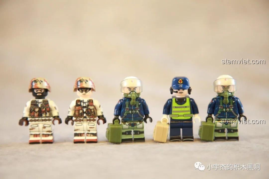 5 minifigures quân sự chất lượng cao của bộ lắp ghép Máy bay tiêm kích J-11B SEMBO 202156, với chi tiết in ấn sắc nét.