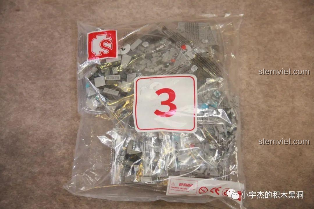 Các mảnh ghép độc đáo như mũi tên lửa và phần đuôi động cơ của bộ lắp ghép J-11B SEMBO 202156, tạo nên sự khác biệt.