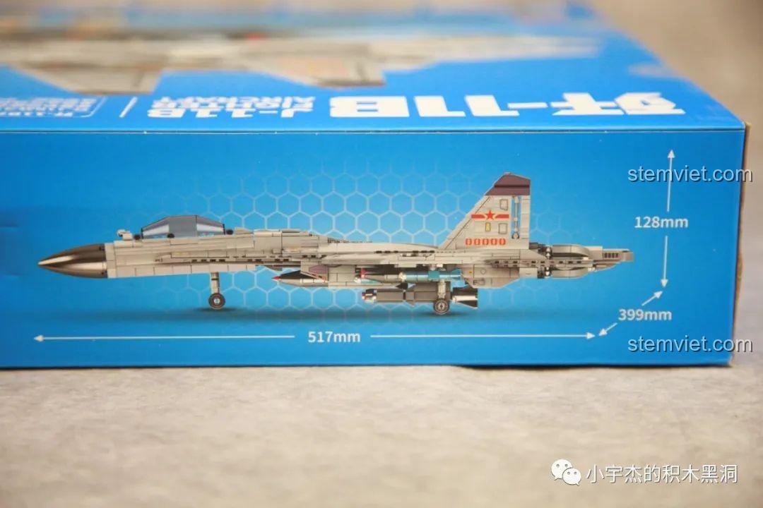 Kích thước thành phẩm 51.7cm của mô hình máy bay J-11B SEMBO 202156 được thể hiện rõ trên cạnh hộp.