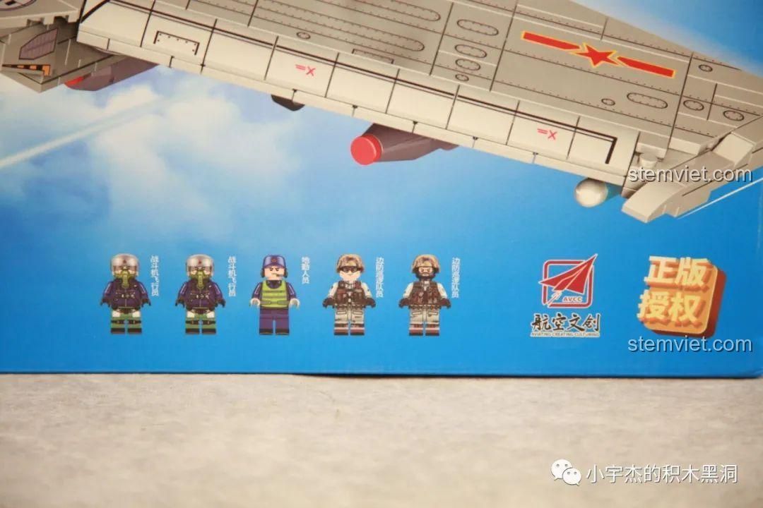 Chi tiết 5 minifigures quân sự được giới thiệu trên hộp bộ lắp ghép Máy bay tiêm kích J-11B SEMBO 202156.