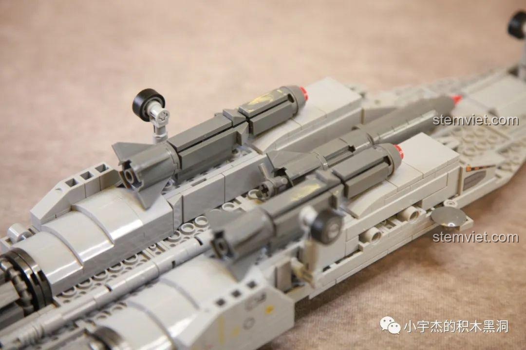 Mô hình máy bay chiến đấu J-11B SEMBO 202156 hoàn chỉnh nhìn từ góc khác, thể hiện sự hoành tráng và cân đối của thiết kế.