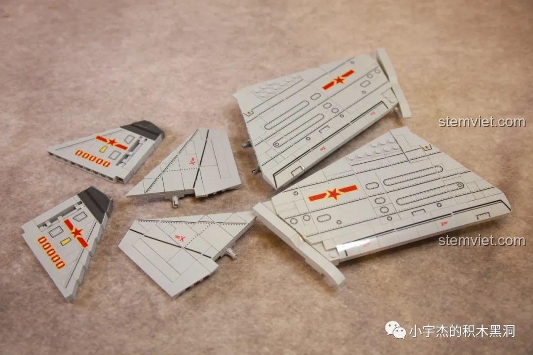 Mô hình máy bay chiến đấu J-11B SEMBO 202156 nhìn từ bên hông, thể hiện dáng vẻ uy nghi và chiều dài ấn tượng của chiến đấu cơ.