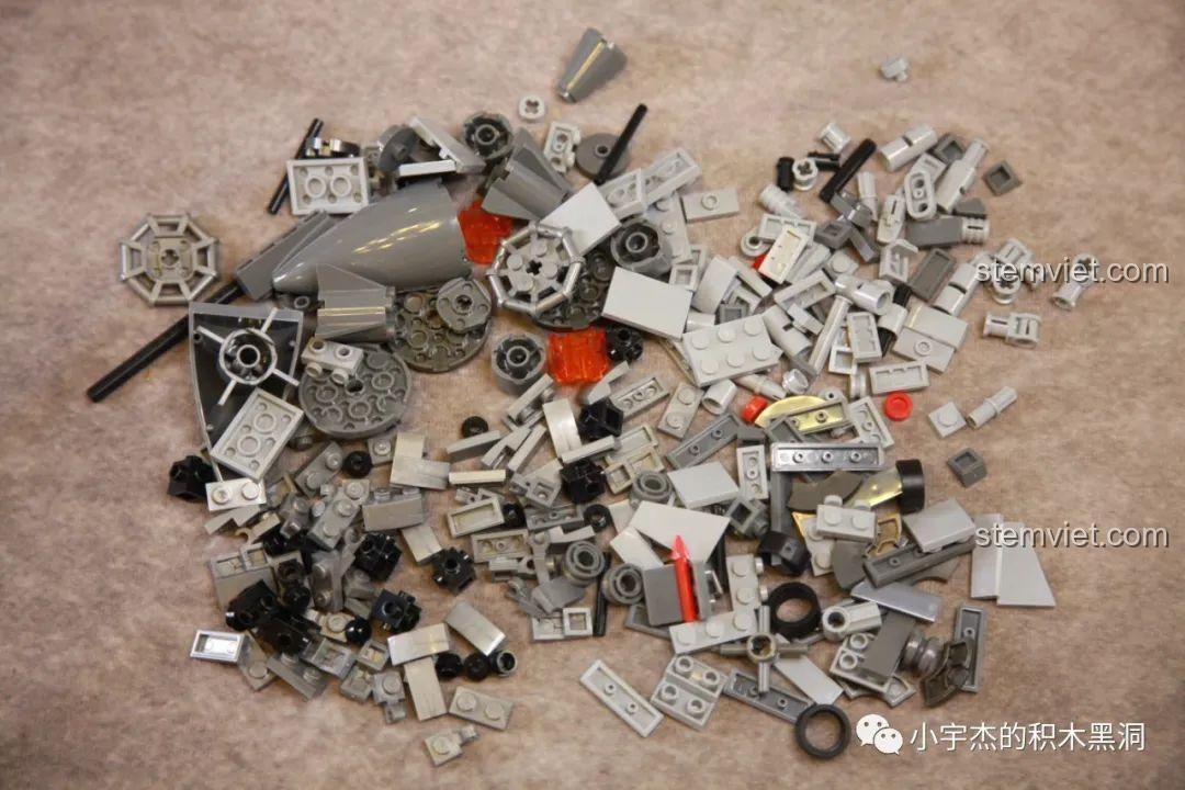 Phần thân máy bay chính của bộ lắp ghép Máy bay tiêm kích J-11B SEMBO 202156 đã hoàn thiện, sẵn sàng gắn cánh và các chi tiết cuối.