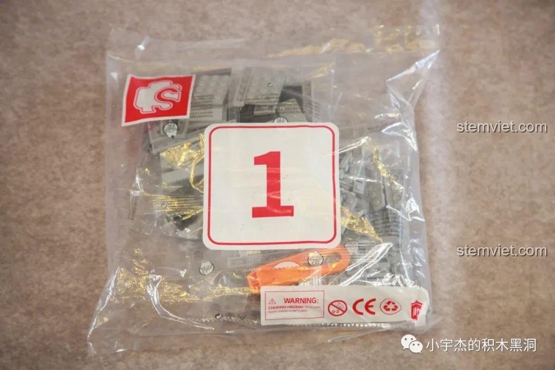 Túi mảnh ghép số 1 của bộ lắp ghép Máy bay tiêm kích J-11B SEMBO 202156 còn nguyên niêm phong, sẵn sàng cho công đoạn đầu tiên.