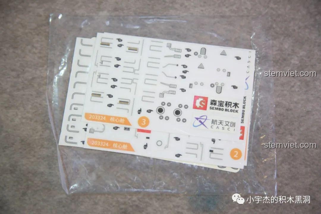 Các tấm decal và nhãn dán chi tiết cho bộ đồ chơi lắp ghép Trạm Không Gian Thiên Cung SEMBO203324.