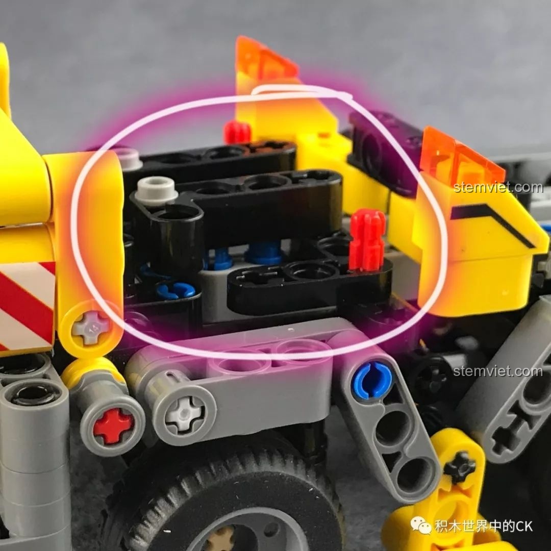 Một chi tiết lắp ráp sử dụng kỹ thuật đặc biệt trong bộ SEMBO 701800 Xe Cẩu hạng nặng.