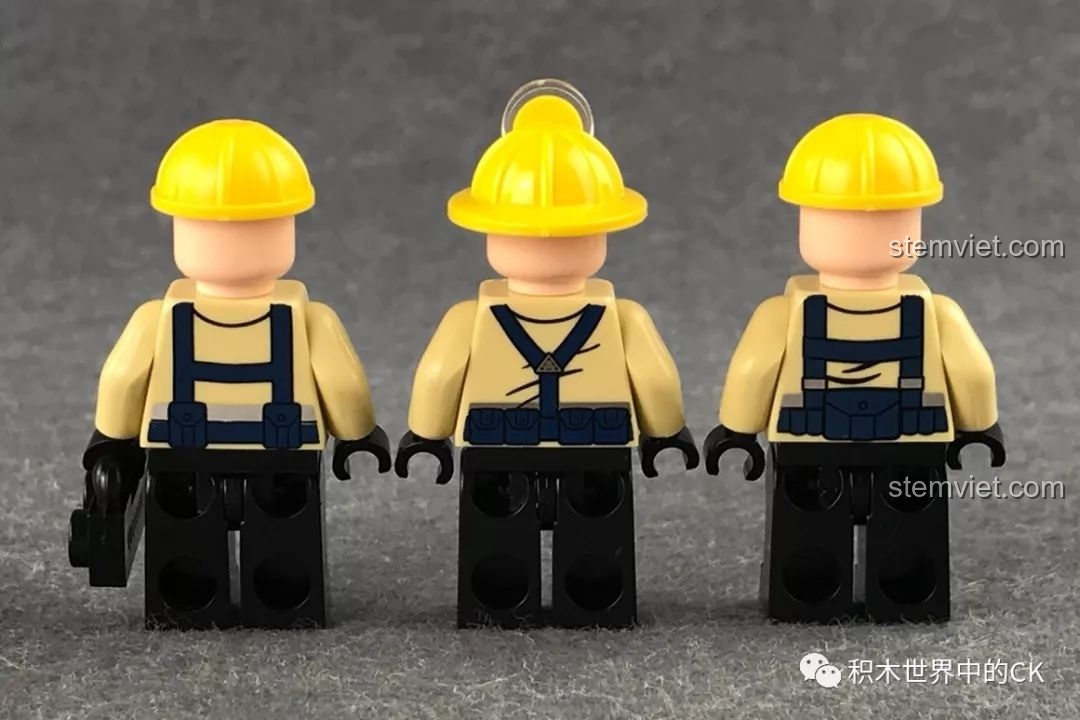 Mặt sau của ba minifigure trong bộ SEMBO 701800 cho thấy các chi tiết in sắc nét.