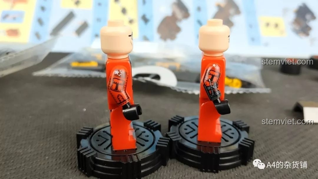 Cận cảnh chi tiết in ấn trên cánh tay của minifigure Han Ziang và Liu Qi, thể hiện sự tỉ mỉ trong thiết kế đồ chơi lắp ráp SEMBO.