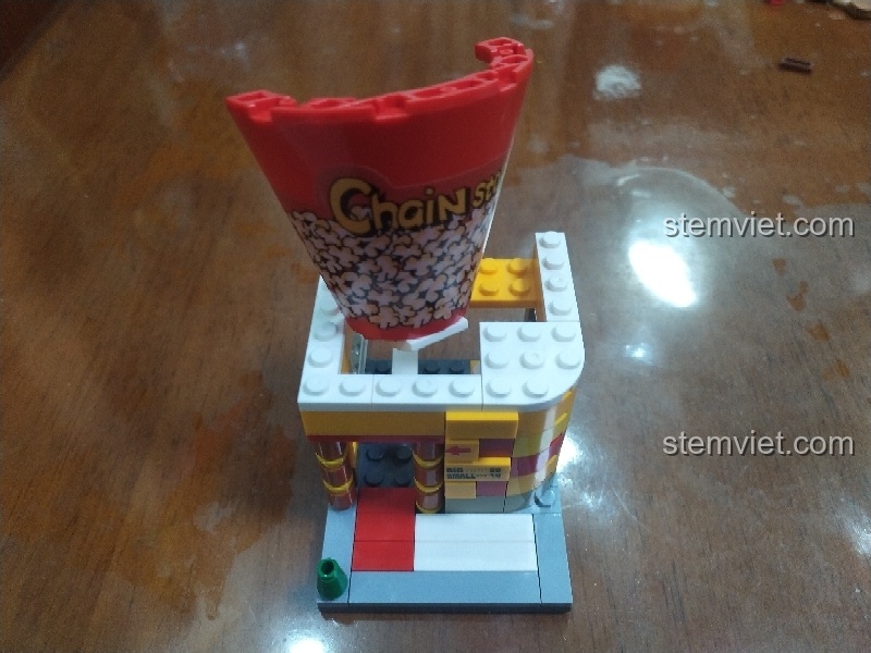 Hoàn thiện phần biển hiệu 'Chain Store' của Cửa hàng bắp rang bơ SEMBO.