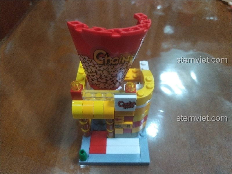 Mô hình Cửa hàng bắp rang bơ SEMBO SD6050 đã hoàn thiện, sẵn sàng để trưng bày.