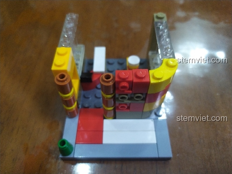 Lắp ráp phần cột và tường phía trước của bộ đồ chơi SEMBO SD6050.