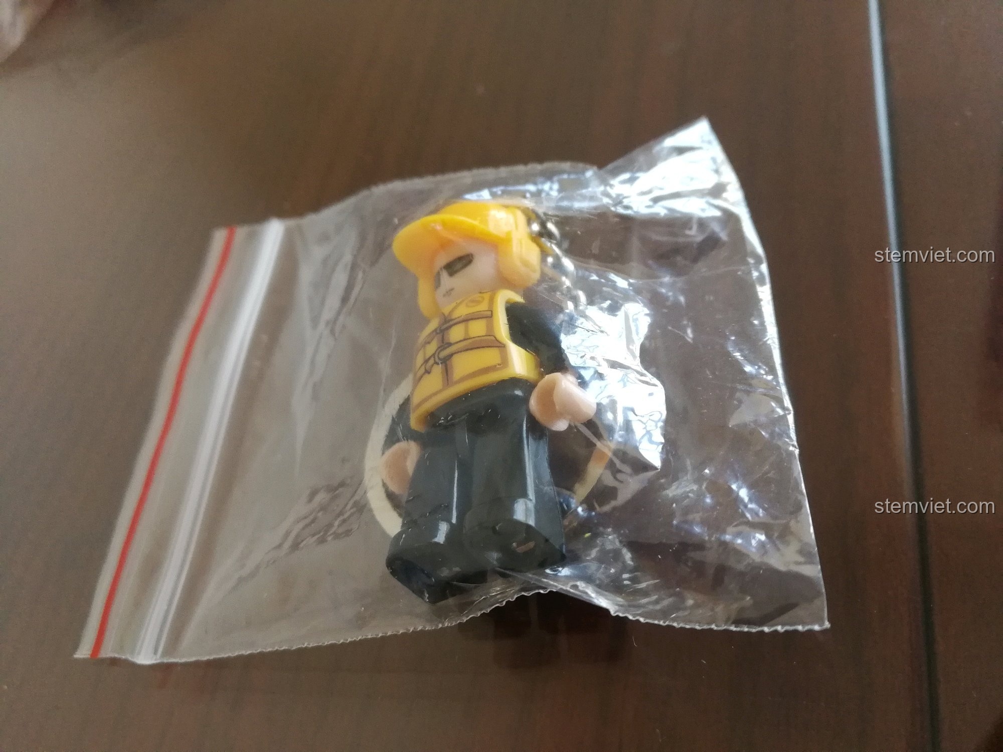 Các máy bay chiến đấu và trực thăng đã được dán decal hoàn chỉnh từ bộ Sluban 399 Mô hình tàu sân bay Liêu Ninh, tăng thêm tính chân thực và chi tiết cho mô hình.