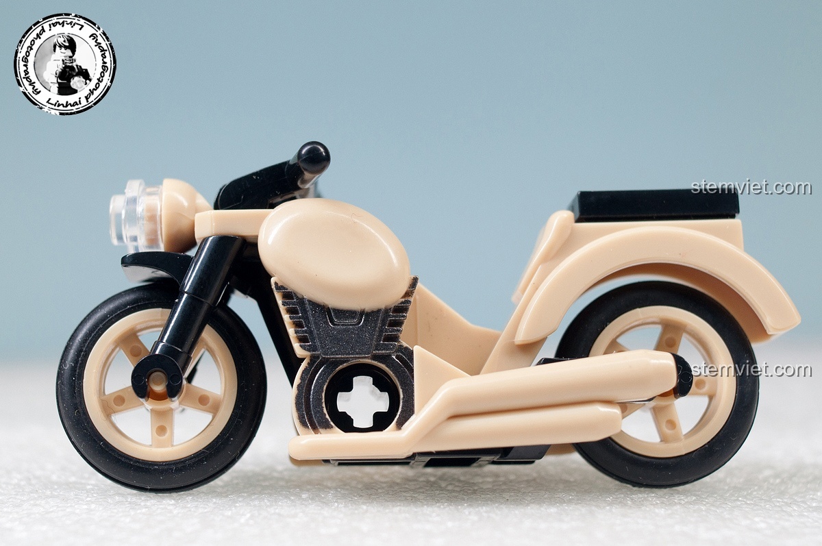 Mô hình pháo binh Liên Xô trong bộ Sluban M38-B0696 Trận chiến Stalingrad, với chi tiết nòng pháo và bánh xe được thiết kế chân thực.