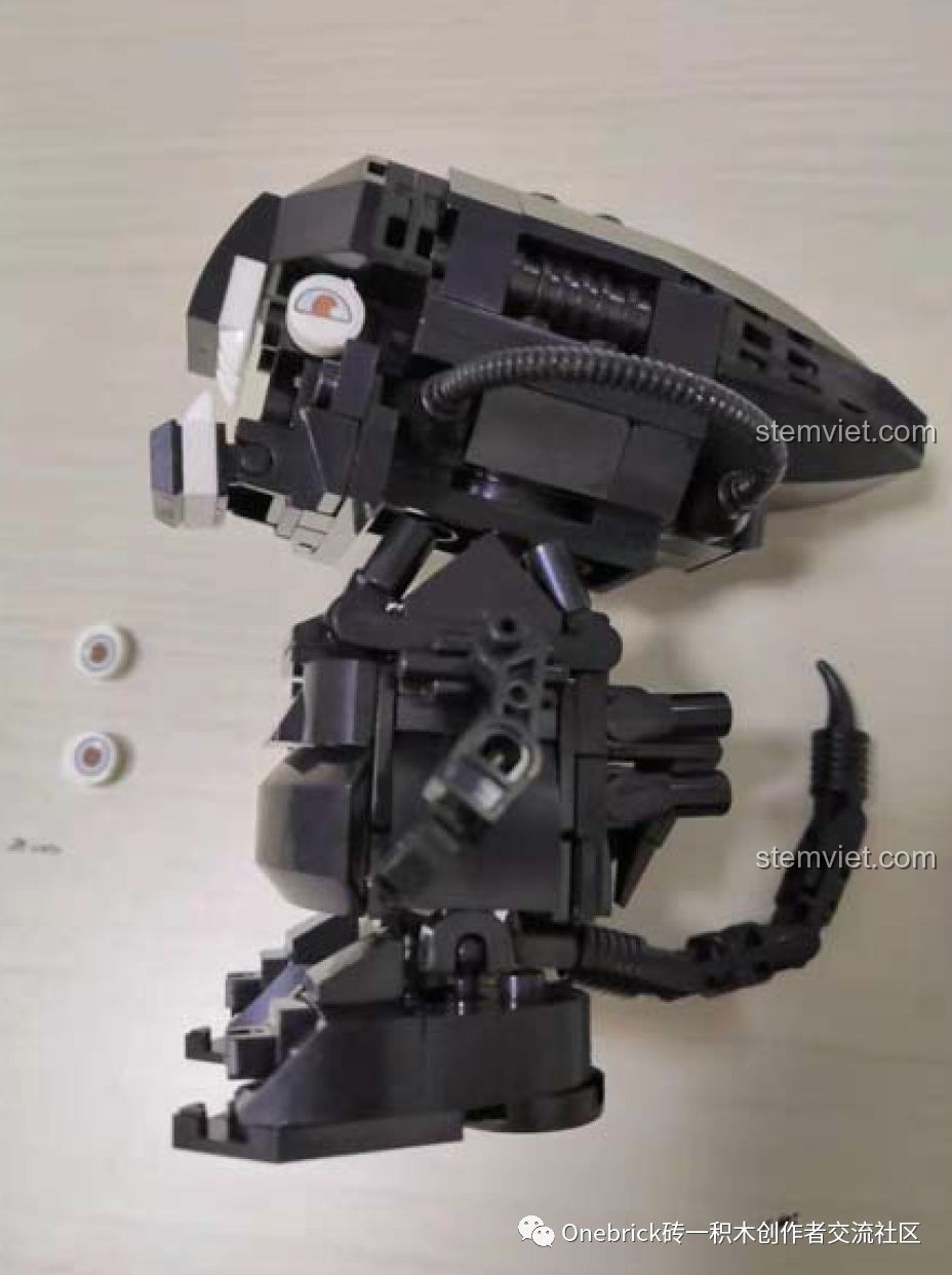 Mô hình Alien Q-version Sluban M38-B0761C đã lắp ráp hoàn chỉnh. Khớp nối linh hoạt, chi tiết sắc nét, phù hợp bé trai 6 tuổi.