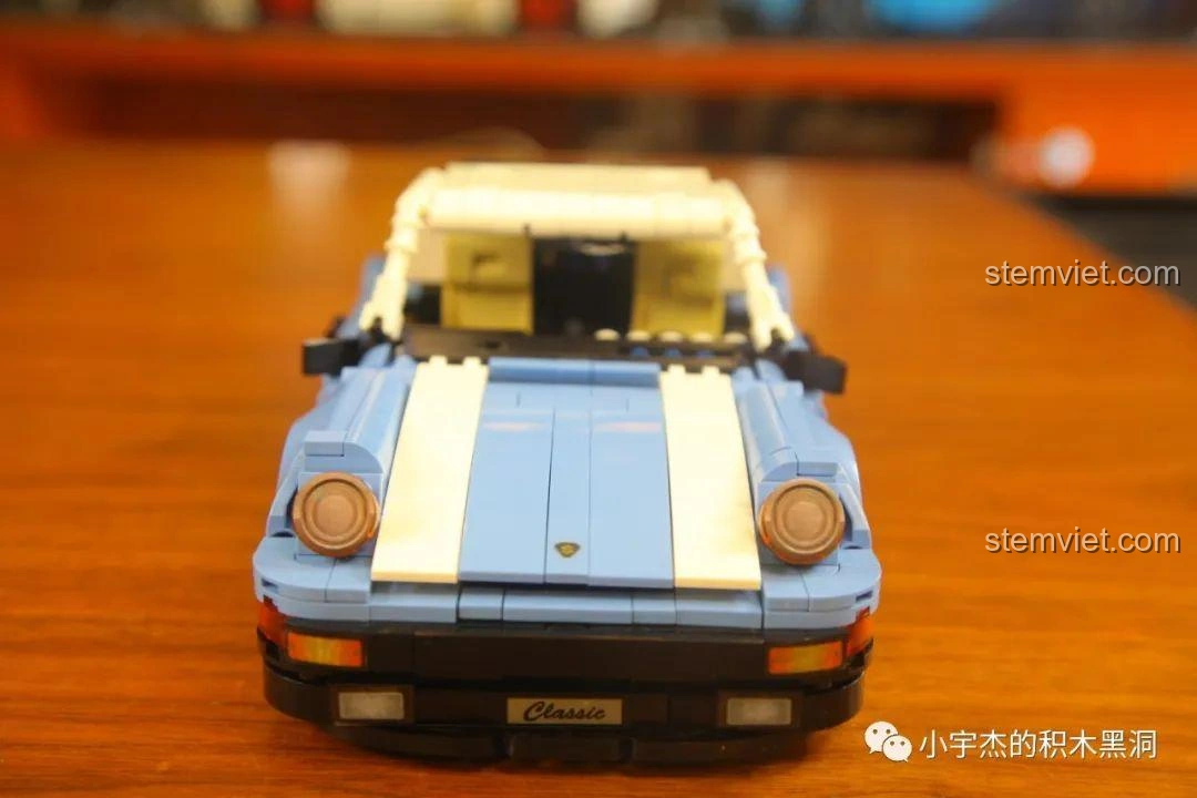 Chi tiết đèn pha của mô hình SY 8505 Mô hình Porsche 911, mô phỏng chân thực thiết kế đèn của xe thật.