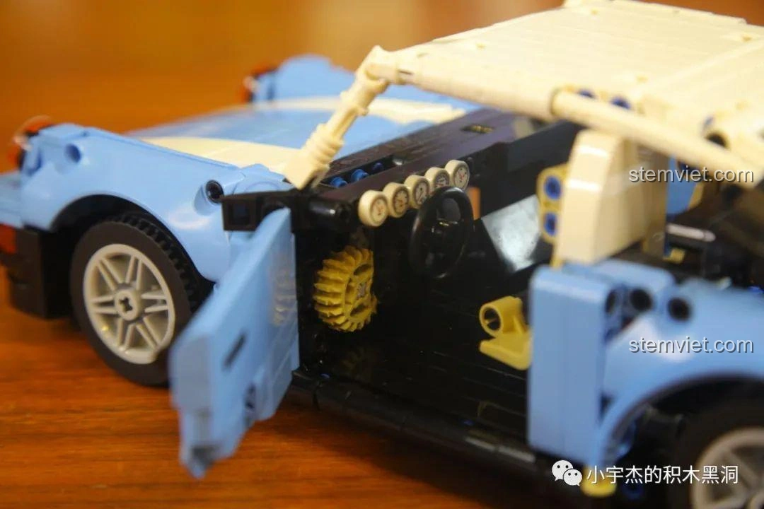 Góc nhìn phía trước của mô hình SY 8505 Mô hình Porsche 911, nổi bật với thiết kế đèn pha tròn cổ điển.