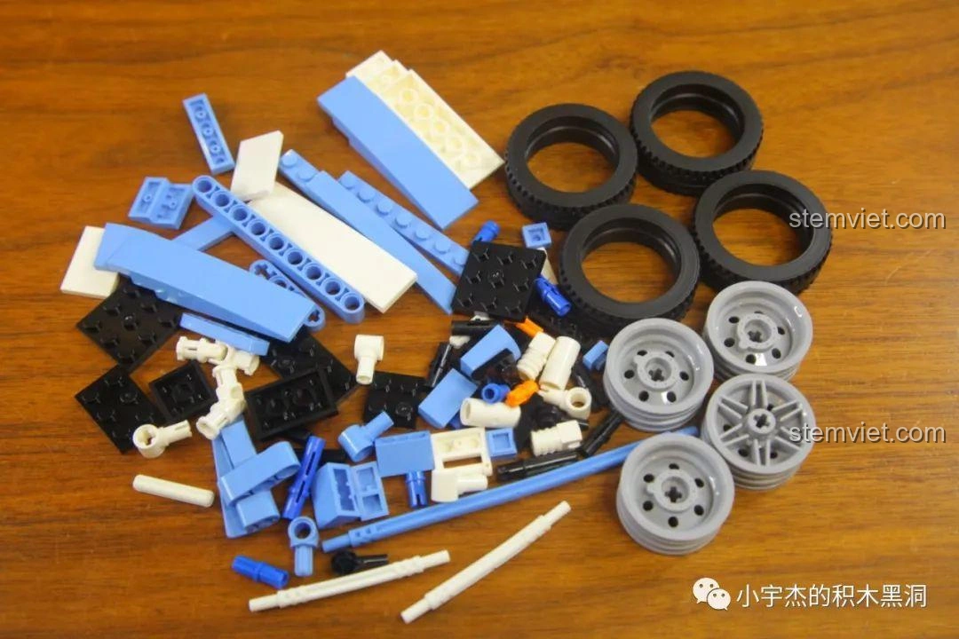 Toàn bộ mảnh ghép từ túi số 4 của bộ lắp ráp SY 8505 Mô hình Porsche 911, bao gồm bánh xe và các chi tiết ngoại thất.