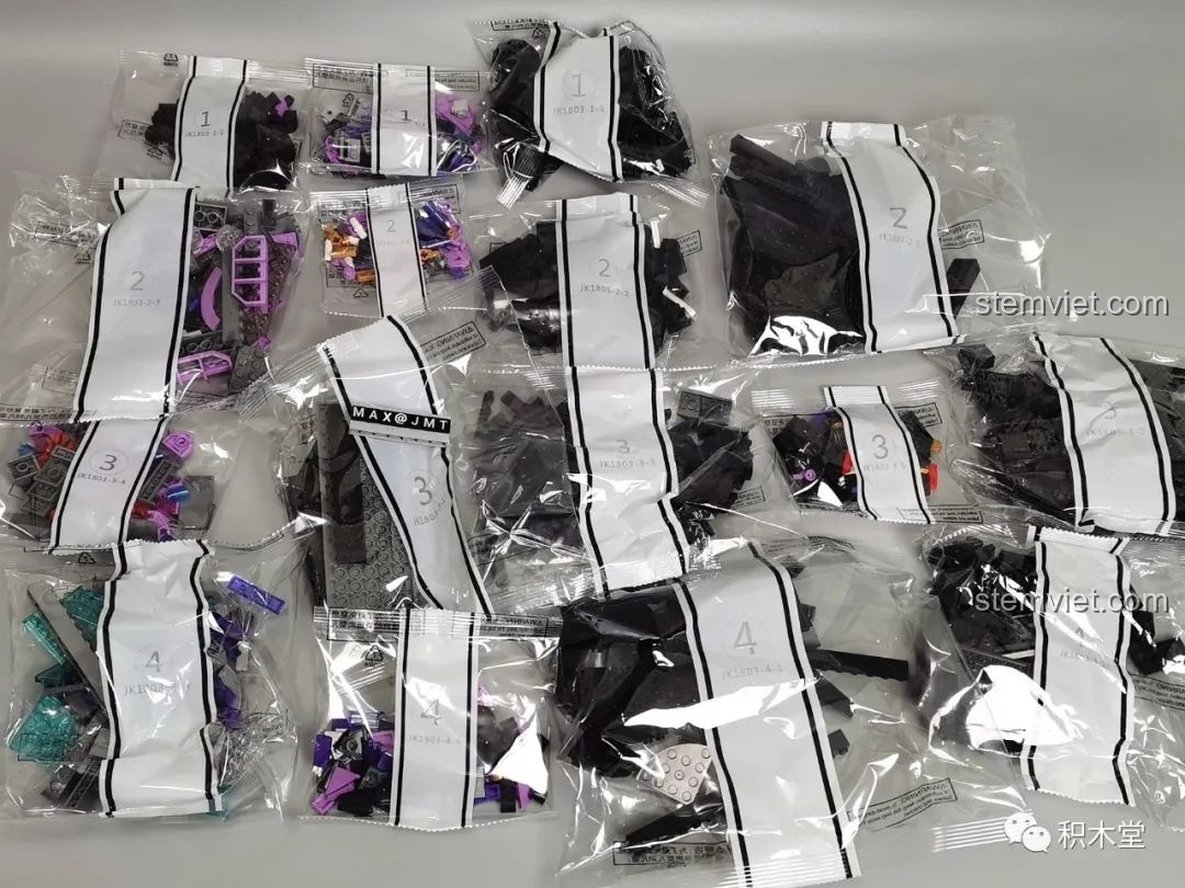 Các túi linh kiện được đánh số theo từng bước lắp ráp của bộ lắp ghép Kuromi bán cơ khí TOP TOY TC1803, giúp dễ dàng phân loại.