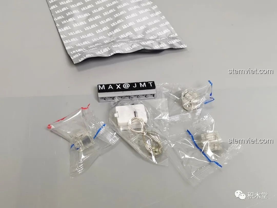 Sách hướng dẫn lắp ráp dọc của bộ lắp ghép Kuromi bán cơ khí TOP TOY TC1803, trình bày rõ ràng các bước.