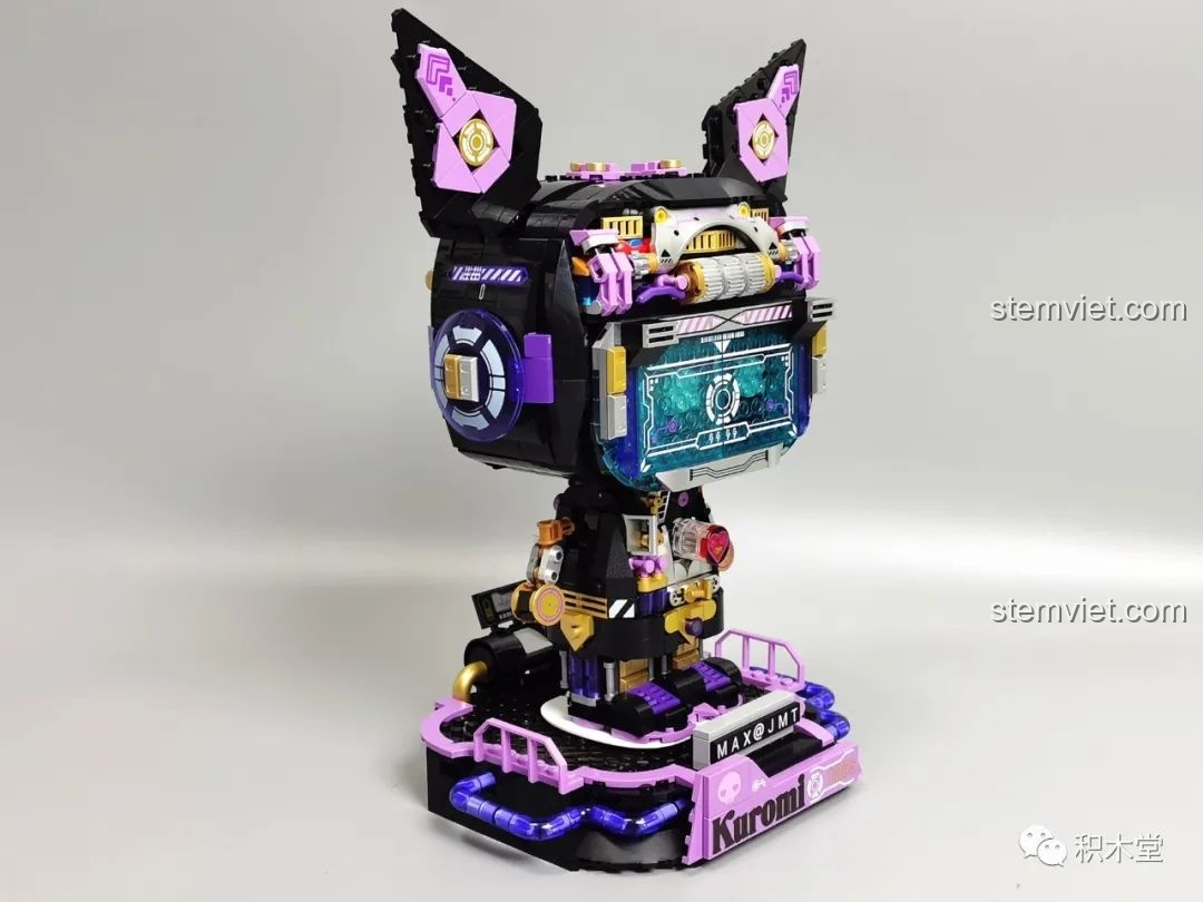 Góc nhìn từ phía trước của mô hình Kuromi bán cơ khí TOP TOY TC1803, thể hiện vẻ đẹp tổng thể.