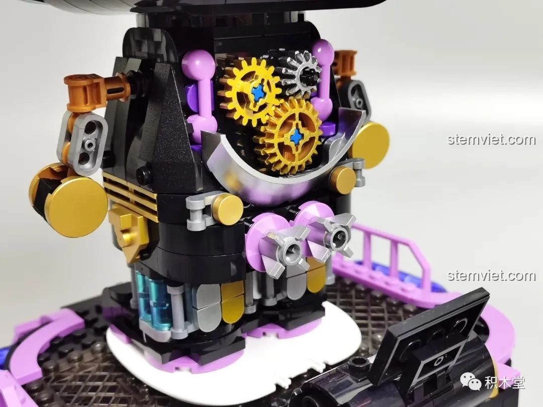 Phần đầu của mô hình Kuromi bán cơ khí TOP TOY TC1803 có thể mở ra, lộ ra không gian bên trong để cất giữ đồ.