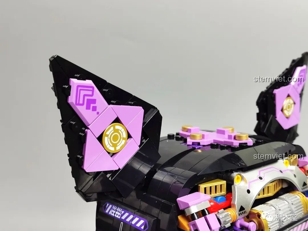 Không gian bên trong đầu mô hình Kuromi bán cơ khí TOP TOY TC1803 khi mở ra, có thể chứa các chi tiết nhỏ.