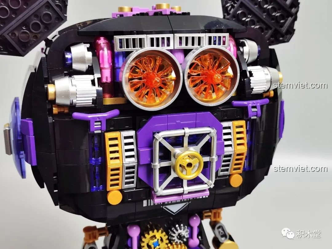 Ba phiên bản mô hình Kuromi bán cơ khí TOP TOY TC1803 (màu đặc, trong suốt, nửa trong suốt) đứng cạnh nhau.