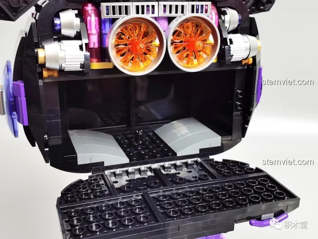 Cận cảnh ba phiên bản mô hình Kuromi bán cơ khí TOP TOY TC1803, thể hiện sự khác biệt về chất liệu vỏ.