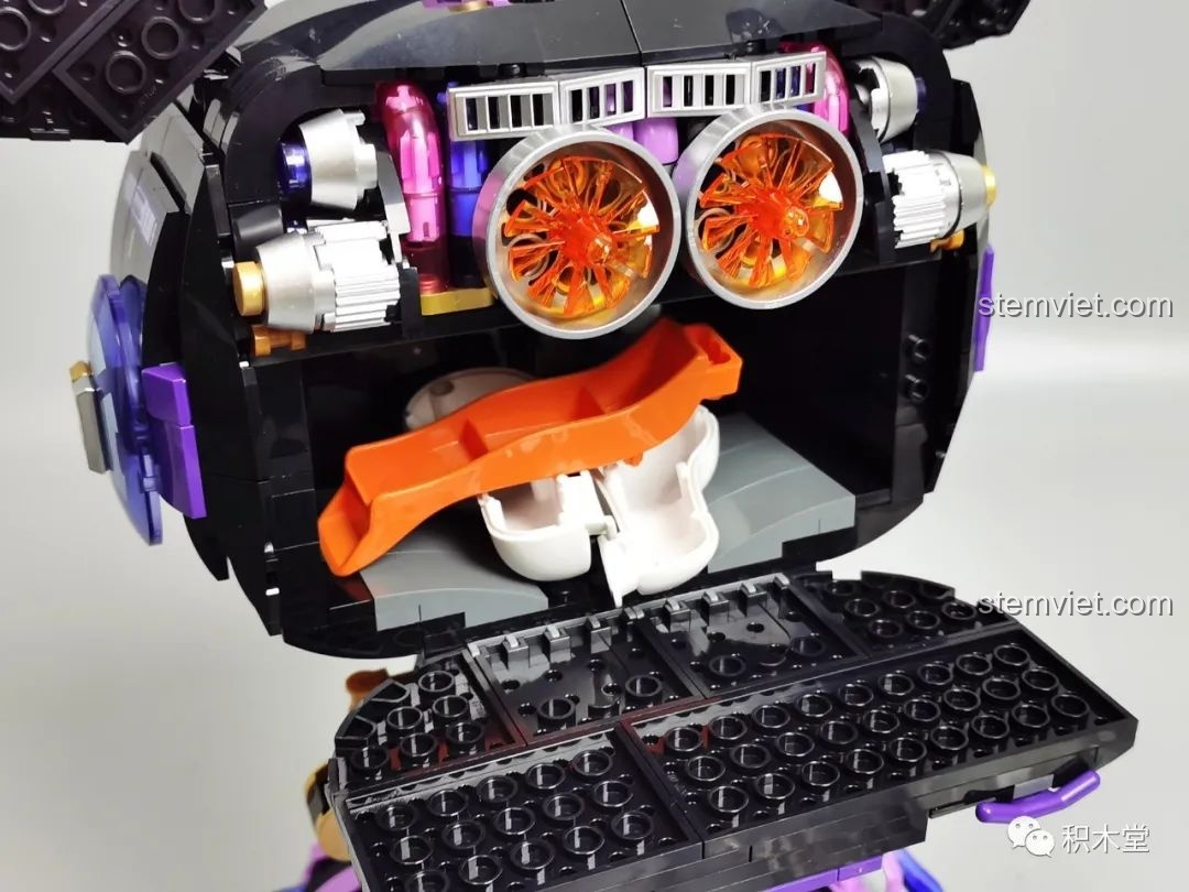 Ba phiên bản mô hình Kuromi bán cơ khí TOP TOY TC1803 đứng cạnh nhau, thể hiện sự đáng yêu đặc trưng của Kuromi.