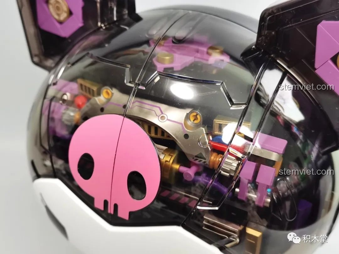 Cận cảnh mô hình Kuromi bán cơ khí TOP TOY TC1803 phiên bản trong suốt, thể hiện sự kết hợp đáng yêu và công nghệ.