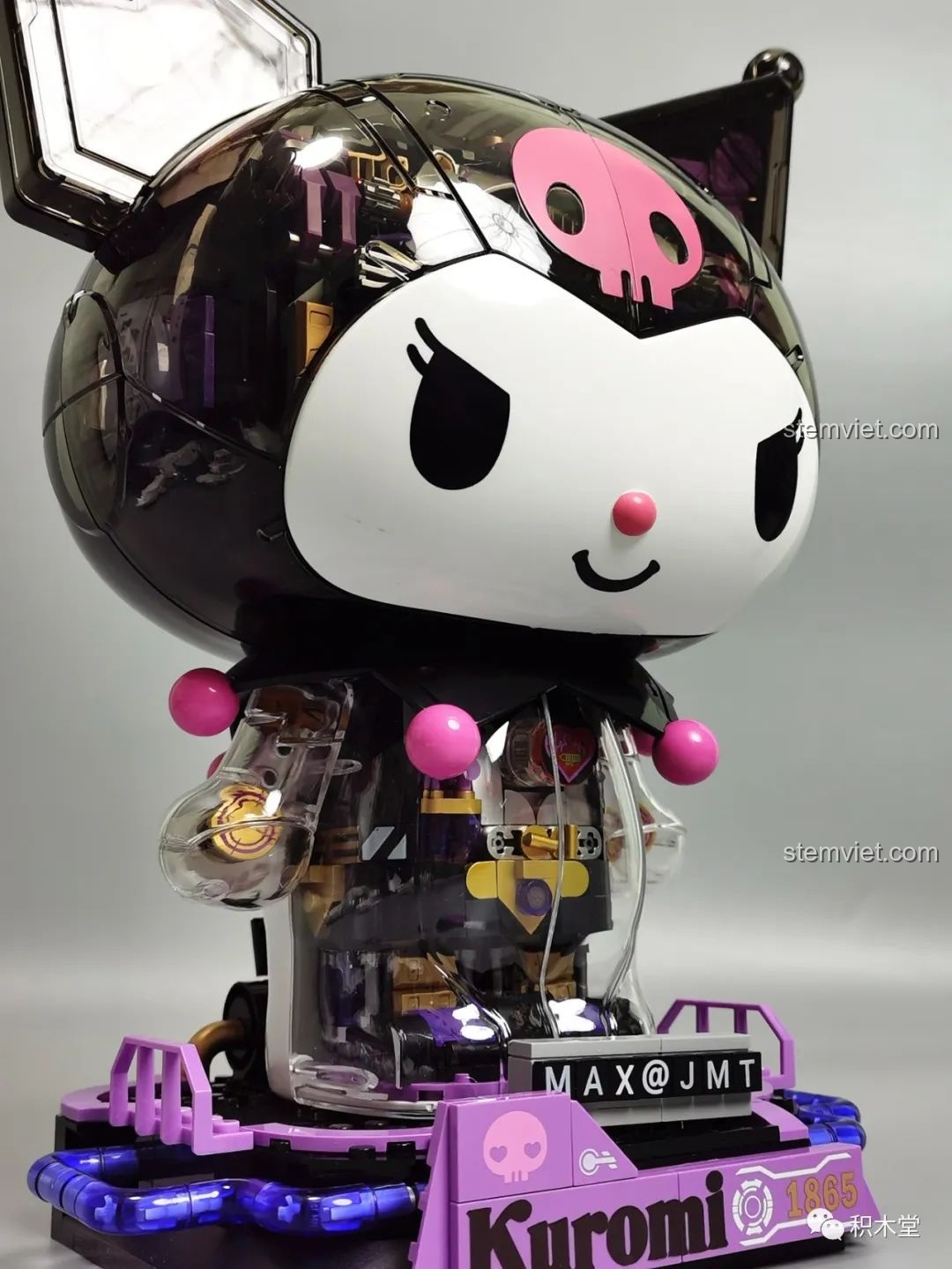 Mô hình Kuromi bán cơ khí TOP TOY TC1803 phiên bản cầu vồng phản chiếu trong gương, tạo hiệu ứng thị giác độc đáo.