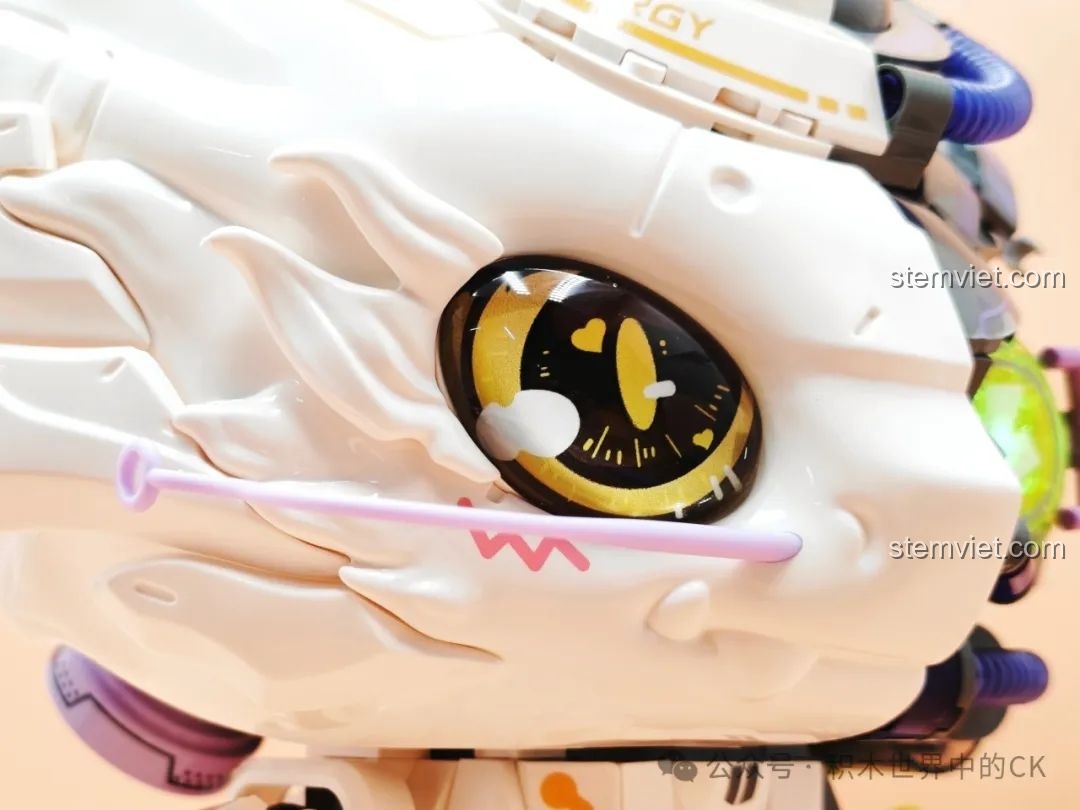 Cận cảnh phần thân và các đường nét trang trí trên mô hình Rồng Thời Không TC1814, thể hiện sự tỉ mỉ trong thiết kế.