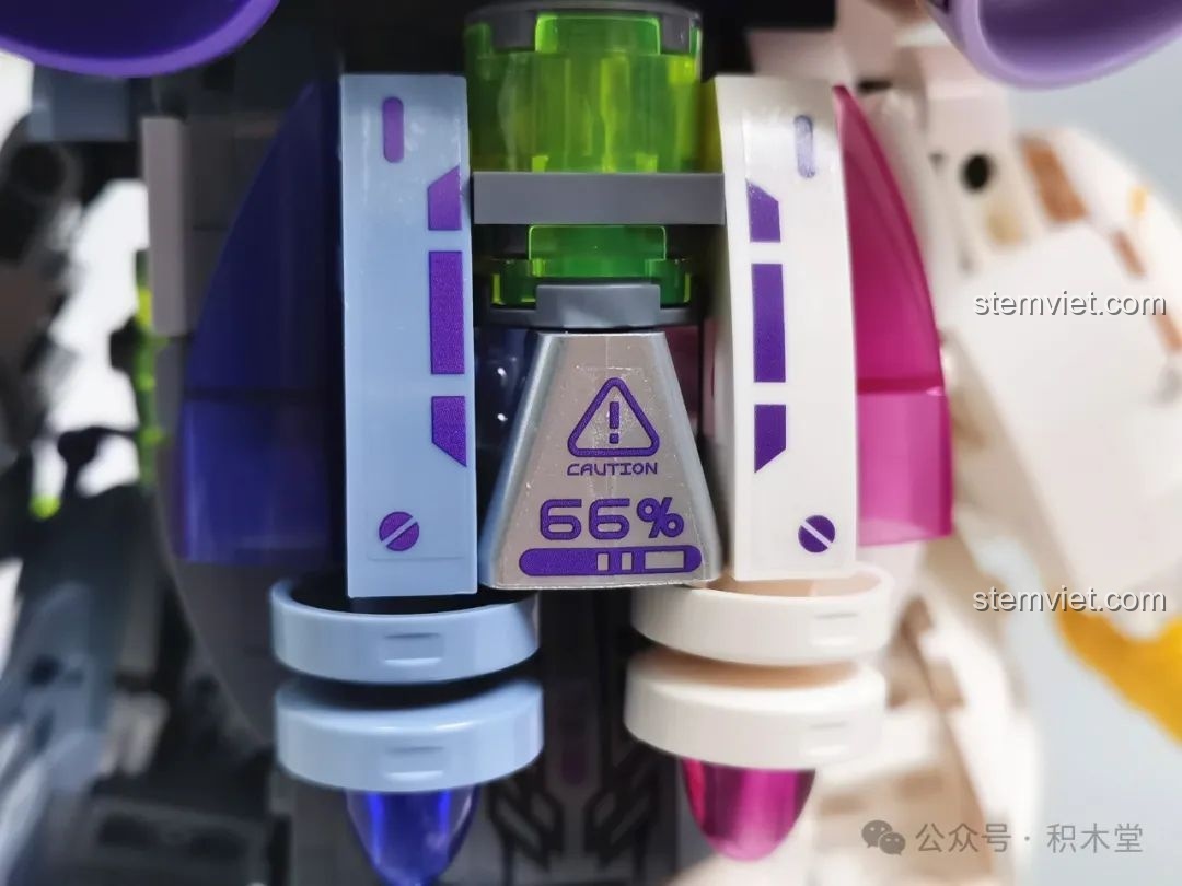 Phần đuôi rồng bên phía đáng yêu của Rồng Thời Không TC1814, review độ linh hoạt.