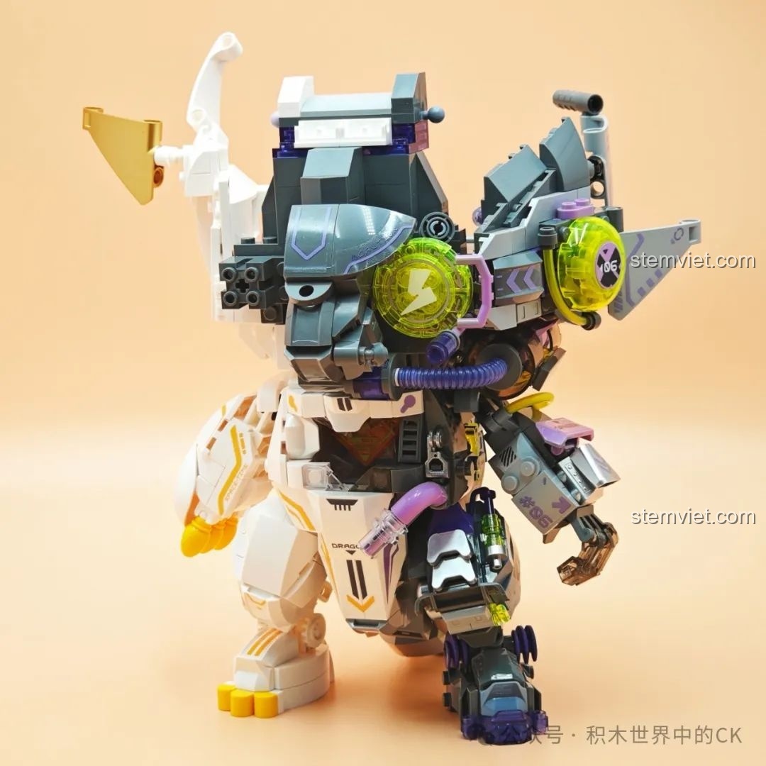 Tiếp tục lắp ráp phần thân trên của Rồng Thời Không TC1814, các chi tiết cơ khí và ống dẫn được thêm vào.